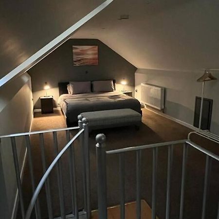 Superb Three Bed Garnant Duplex! Lägenhet Exteriör bild