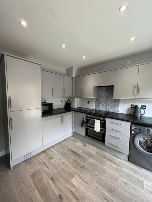 Superb Three Bed Garnant Duplex! Lägenhet Exteriör bild
